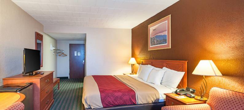 皮姆利科赛马场附近凯艺酒店(Quality Inn Near Pimlico Racetrack)图片