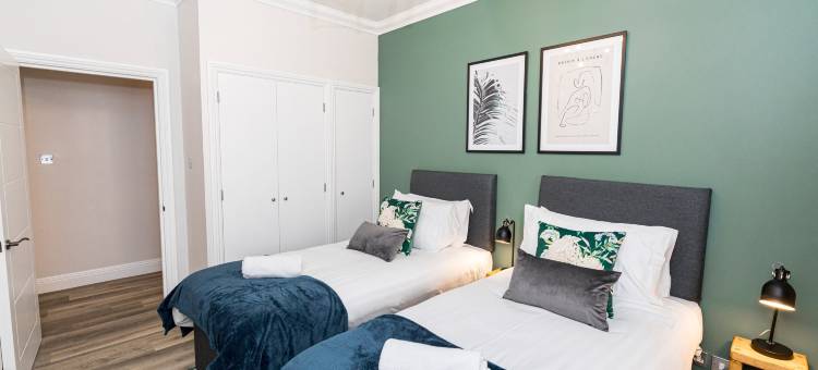 Beachside Home with Private Garden   Parking | Sleeps 6图片