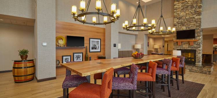 罗斯堡欢朋套房酒店(Hampton Inn & Suites Roseburg)图片