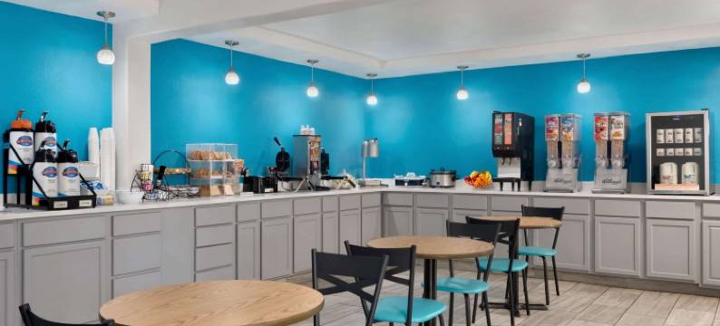 得梅因北呗盟套房酒店(Baymont by Wyndham des Moines North)图片