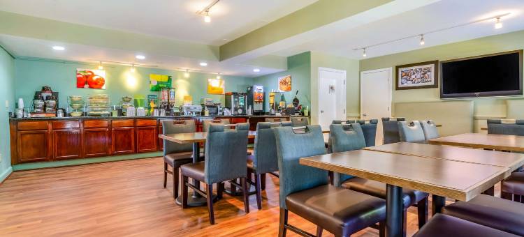 克里德穆尔 - 巴特纳的品质酒店及套房(Quality Inn & Suites Creedmoor - Butner)图片