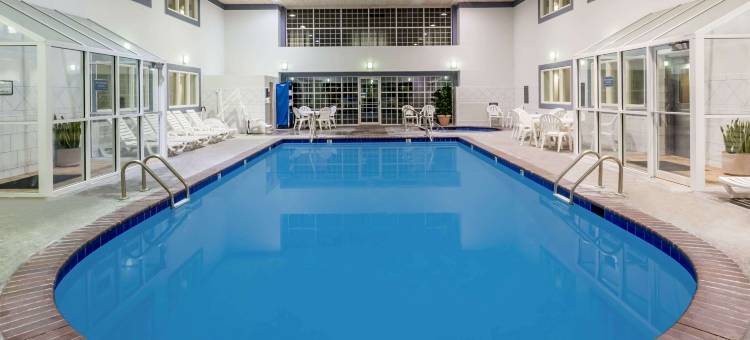 德梅因机场呗盟套房酒店(Baymont by Wyndham des Moines Airport)图片