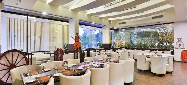 OYO 13479 纳克萨特拉大酒店(OYO 13479 Hotel Grand Nakshatra)图片