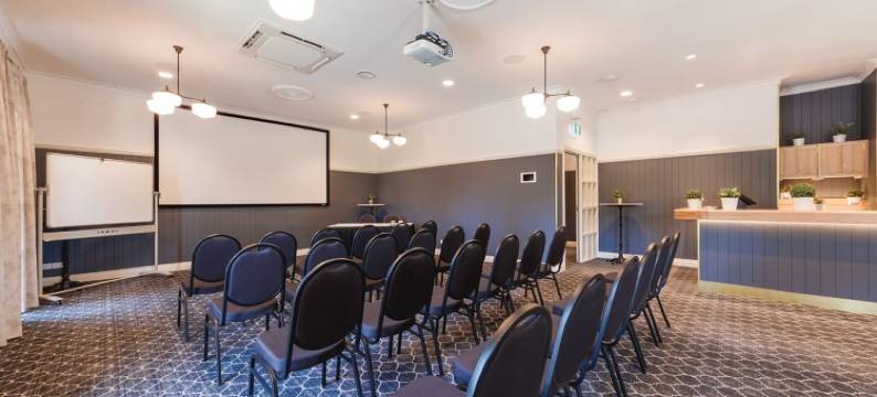 格伦套房酒店(The Glen Hotel and Suites)图片