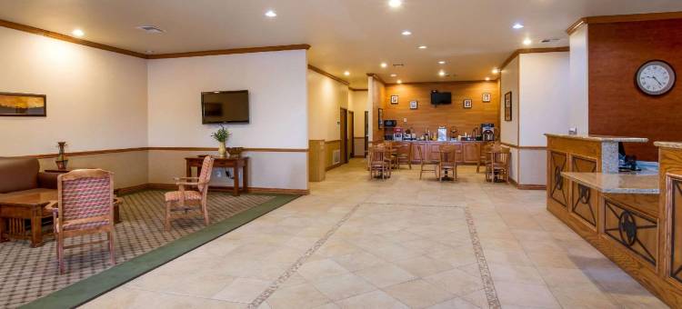 布里奇波特伊克诺旅馆套房酒店(Econo Lodge Inn & Suites Bridgeport)图片