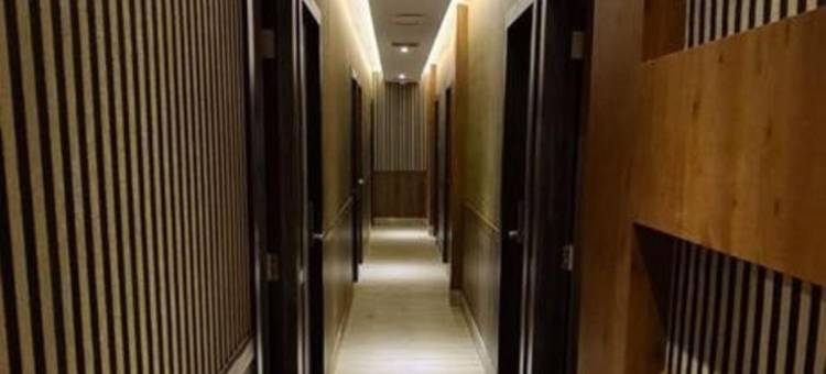 红多兹Plus酒店-近巴淡岛6号那格亚山(RedDoorz Plus Near Nagoya Hill Batam 6)图片