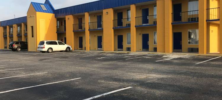 兰伯顿北卡温德姆速8酒店(Super 8 by Wyndham Lumberton NC)图片