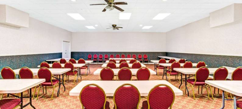 默夫里斯伯勒温德姆华美达酒店(Ramada by Wyndham Murfreesboro)图片