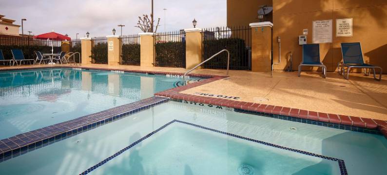 卡蒂贝斯特韦斯特优质套房酒店(Best Western Plus Katy Inn  Suites)图片