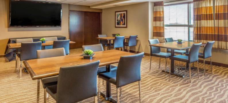 怀特考特麦客达温德姆酒店(Microtel Inn & Suites by Wyndham Whitecourt)图片