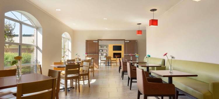 派恩维尔丽怡酒店(Country Inn & Suites by Radisson, Pineville, La)图片