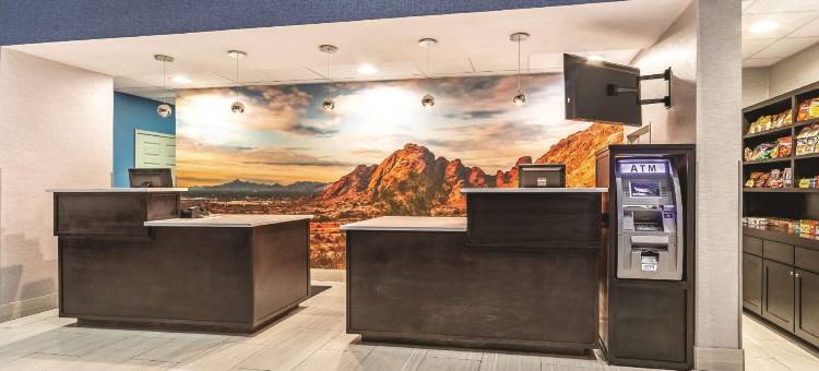 凤凰城I-10西拉昆塔温德姆套房酒店(La Quinta Inn & Suites by Wyndham Phoenix I-10 West)图片