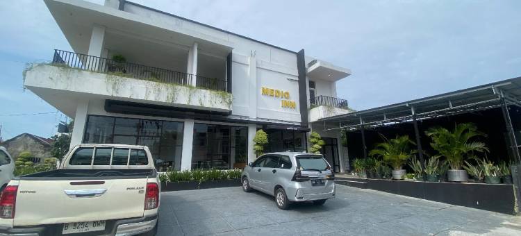 Urbanview Hotel Medio Inn Palu by RedDoorz图片