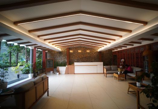 Blanket Riverside Resort and Spa Hotel Overview