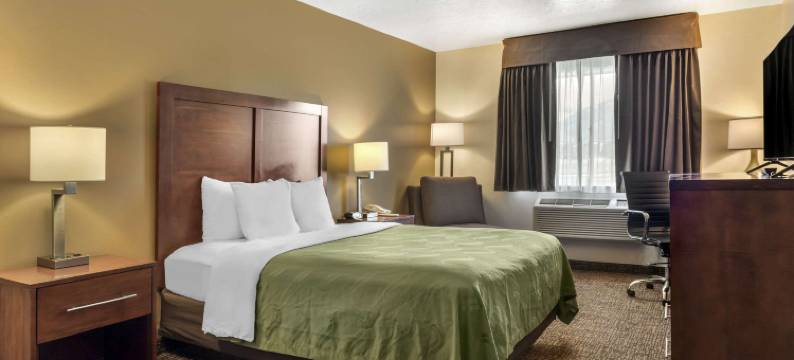 洛根大学附近凯艺酒店(Quality Inn Logan Near University)图片