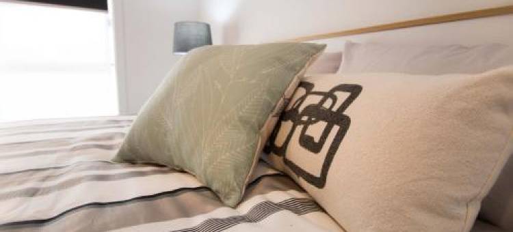 Contemporary ‘Esprit’ with river reserve access图片