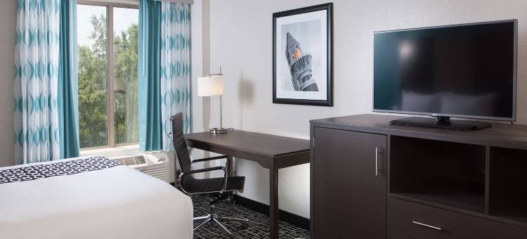 亚特兰大机场北拉昆塔温德姆套房酒店(La Quinta Inn & Suites by Wyndham Atlanta Airport North)图片