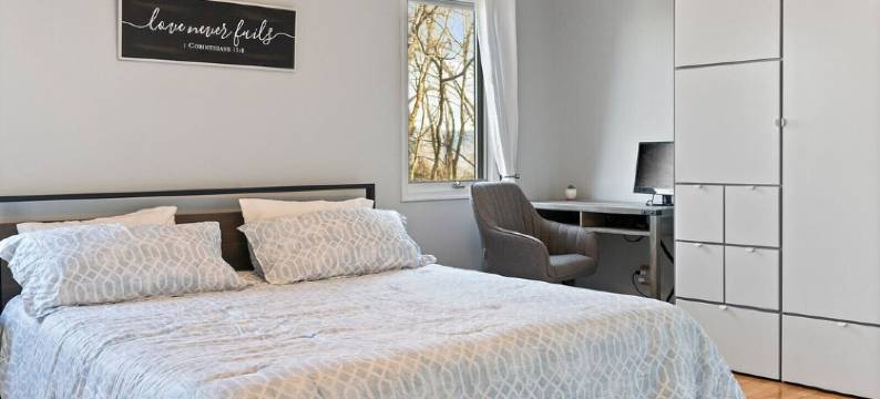 Beautiful Home with Gamers Paradise Game Room!图片