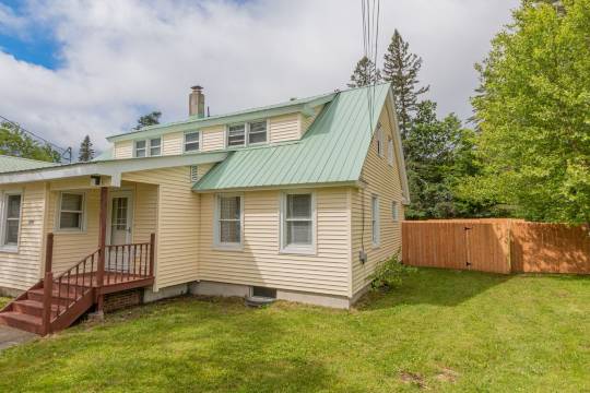 Spacious Retreat, High Speed Wi-Fi! Walk To Lake and Camp of the Woods!