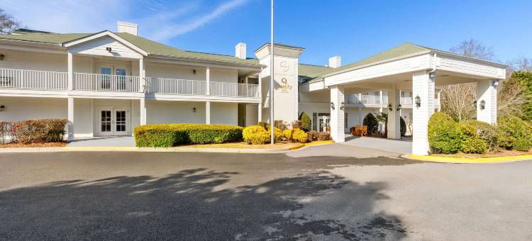 费耶特维尔品质酒店-靠近历史悠久的市中心广场(Quality Inn Fayetteville Near Historic Downtown Square)图片