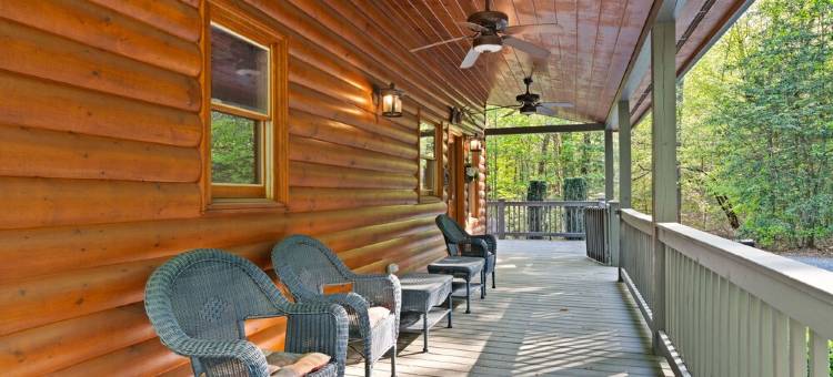 距蓝岭市中心数分钟静谧温馨-宠物友好-山间度假木屋(Tucked Away, Cozy-Pet Friendly-Mountain Getaway Minutes to Downtown Blue Ridge)图片