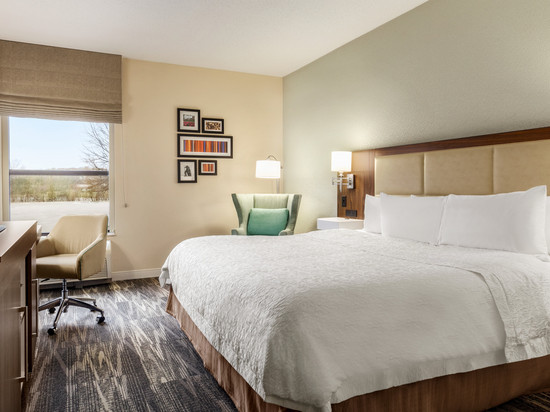 阿克伦费尔劳恩欢朋酒店