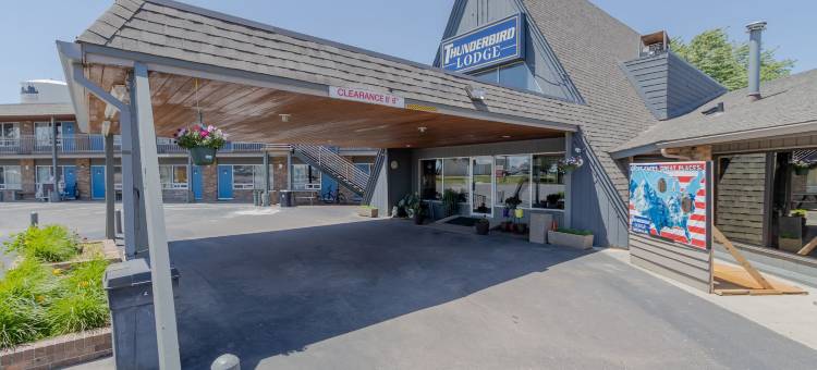 雷鸟小屋(Thunderbird Lodge)图片