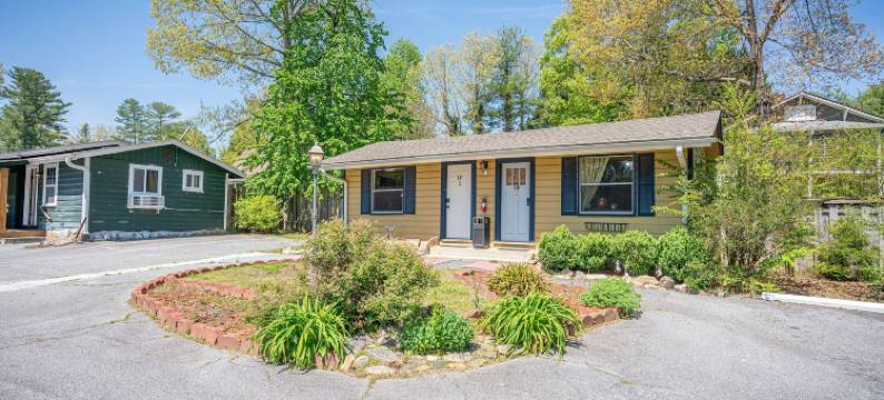 雪松木旅馆(CedarWood Inn)图片