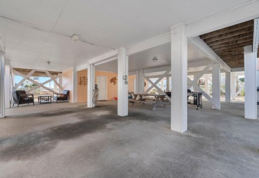 C'Est la VIE Hotel Overview