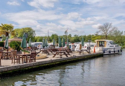 Kingfisher Lodge Hotel Overview