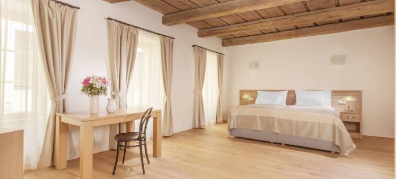 白色百合酒店(Hotel At the White Lily)图片