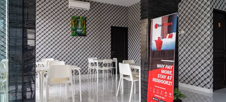 红多兹Plus酒店-近特拉斯科塔3号(RedDoorz Plus Near Teras Kota 3)图片