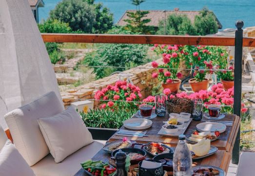 6 Rooms by Zula Hotel Overview