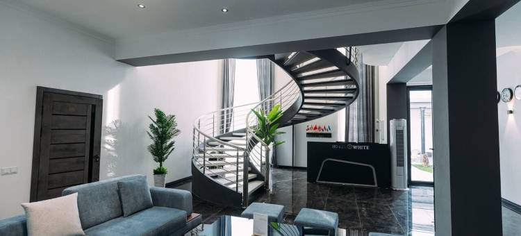 白色酒店(White Hotel)图片