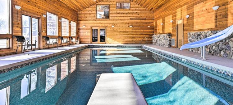 设置有室内泳池的恶魔湖公园旁小屋(Lodge w/ Indoor Pool, Along Devil's Lake Park)图片