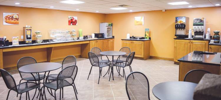 埃姆斯会议中心近 ISU 校园凯艺套房酒店(Quality Inn & Suites Ames Conference Center Near Isu Campus)图片