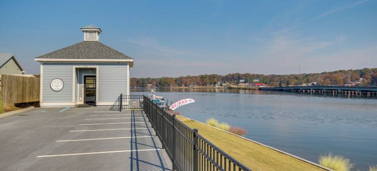 格林伍德小屋带湖泊通道和船泊位！(Lake Access & Boat Slip: Greenwood Cottage!)图片