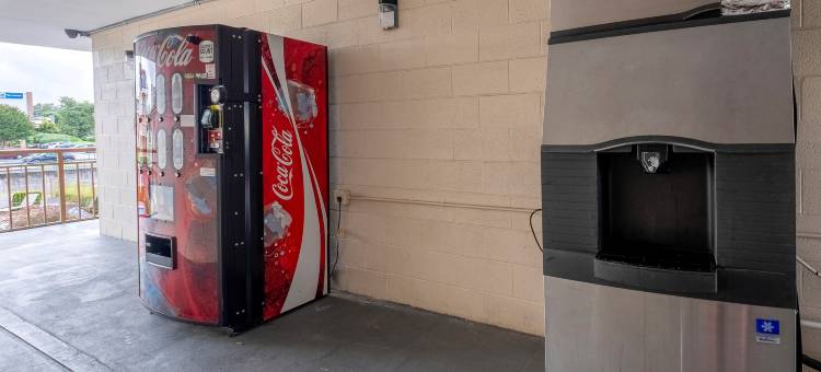 诺克斯维尔北美臣兹德艾伍红顶酒店(Red Roof Inn Knoxville North - Merchants Drive)图片