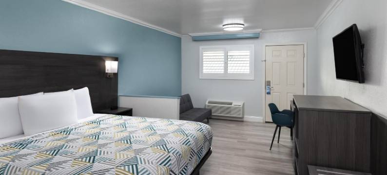 红狮酒店及套房莱莫尔(Travelodge by Wyndham Lemoore Near Naval Air Station)图片