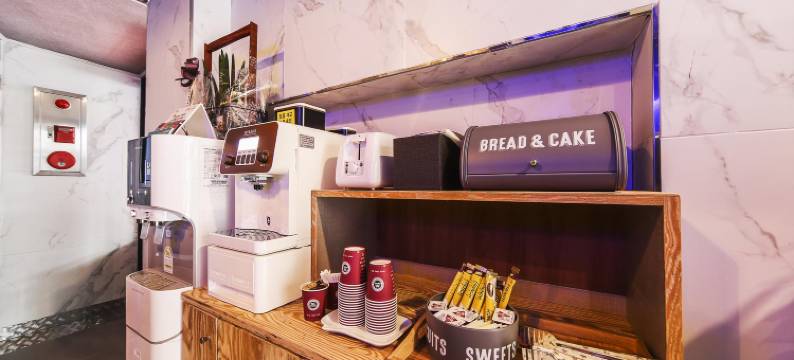 蓝色酒店(Blue Hotel)图片