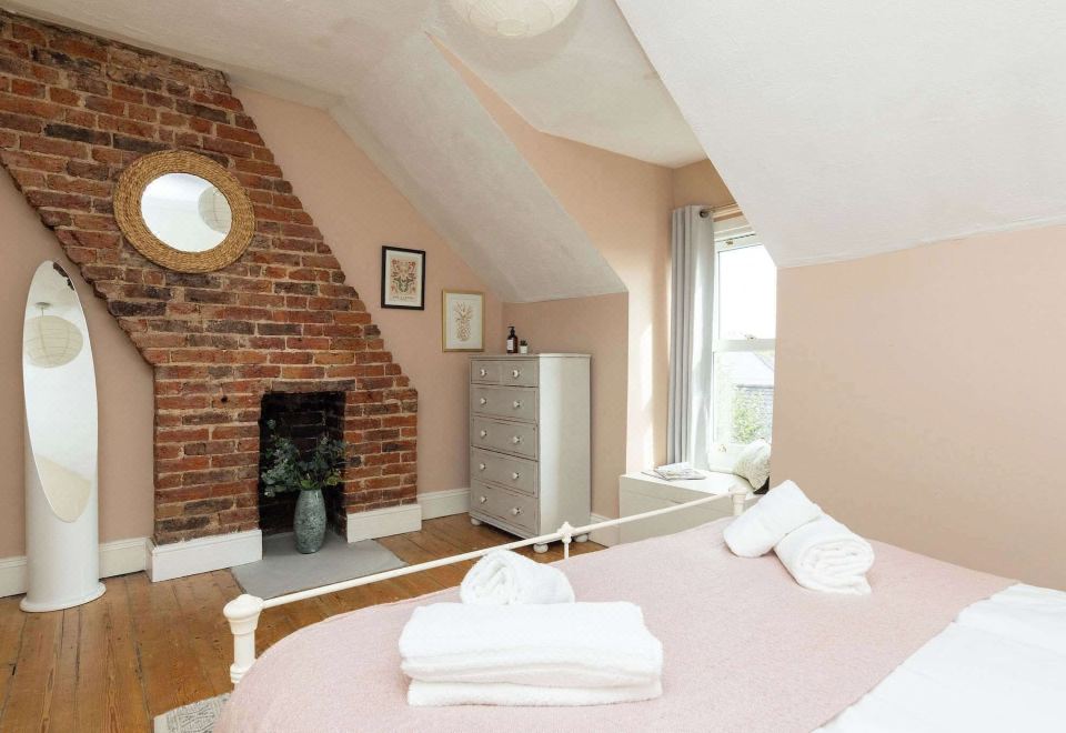 Characterful City Maisonette for 4 Hotel Overview