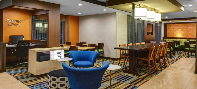 亚特兰大萨沃尼万枫酒店及套房(Fairfield Inn & Suites Atlanta Suwanee)图片