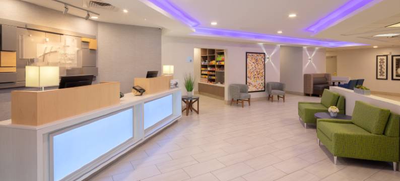 智选假日套房酒店布拉德利机场(Holiday Inn Express & Suites BRADLEY AIRPORT by IHG)图片