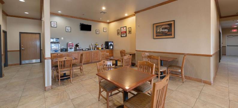 布里奇波特伊克诺旅馆套房酒店(Econo Lodge Inn & Suites Bridgeport)图片