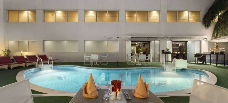 奎姆海滩温德姆华美达酒店(Ramada by Wyndham Qurum Beach)图片