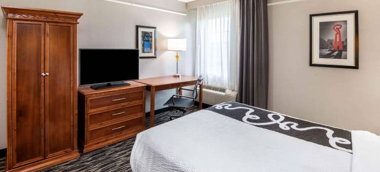 圣安东尼奥布鲁克斯城市基地拉昆塔温德姆酒店(La Quinta Inn by Wyndham San Antonio Brooks City Base)图片