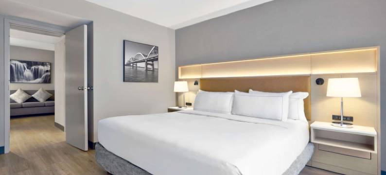 达文波特希尔顿逸林酒店(DoubleTree by Hilton Davenport)图片