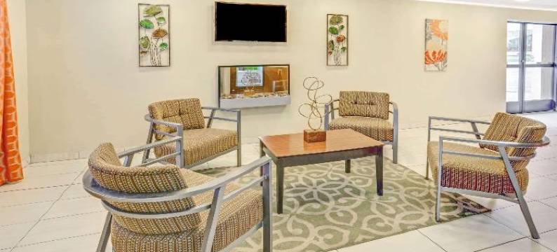 温德姆戴斯酒店及套房-印第安纳波利斯机场东(Days Inn & Suites by Wyndham Indianapolis Airport East)图片