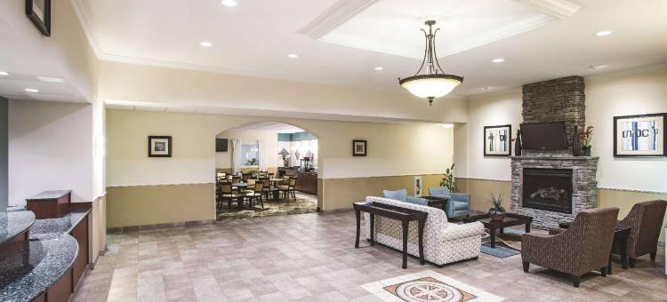 斯托宁顿神秘区拉昆塔温德姆套房酒店(La Quinta Inn & Suites by Wyndham Stonington-Mystic Area)图片