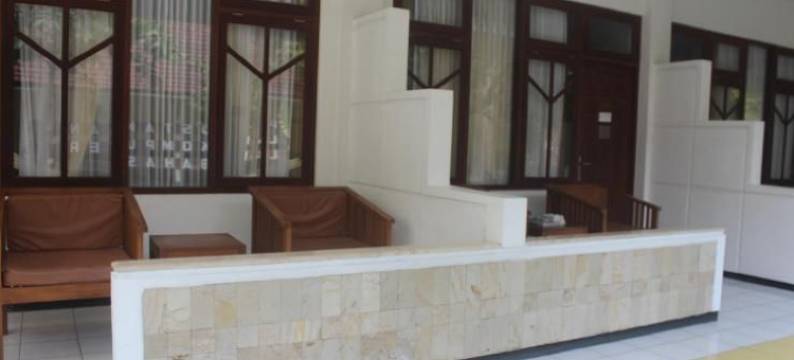 Guest House Eboni Madiun图片